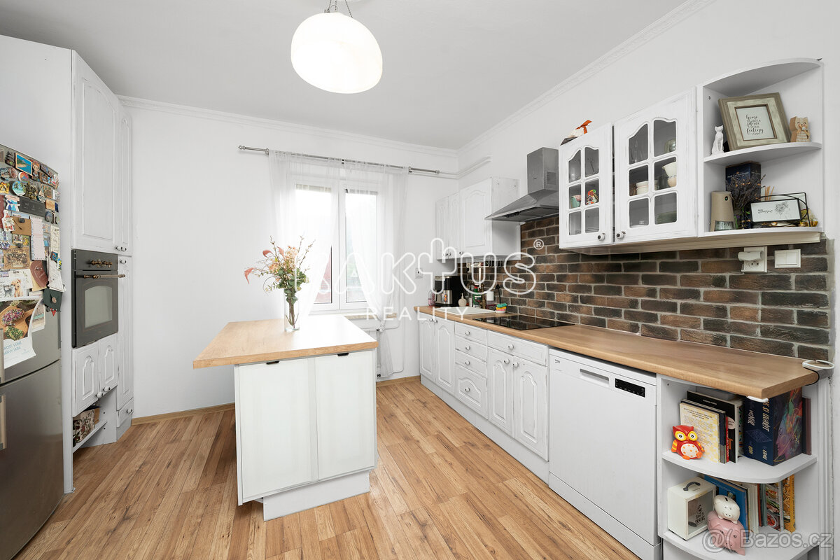 Pronájem prostorného bytu 2+1 (70 m2) na ulici Cingrova, Mor