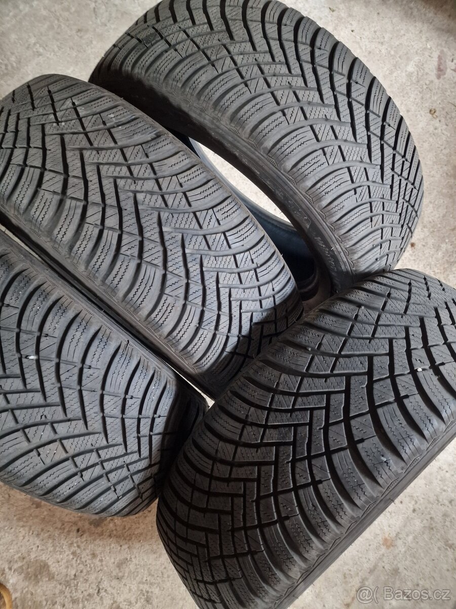 Hankook celoroční/zima 215/55/R17 98V 2922