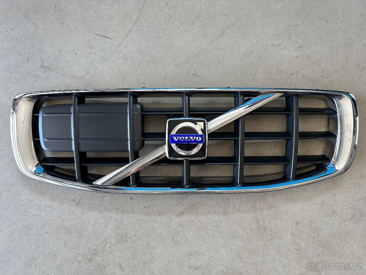 Volvo xc70 p3 maska/grill