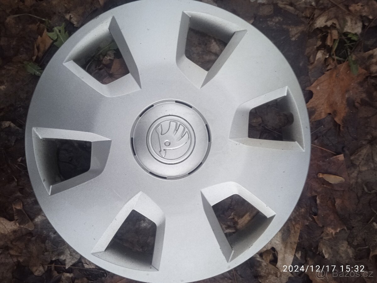 Škoda; originál poklice 15palcu,300k.c.