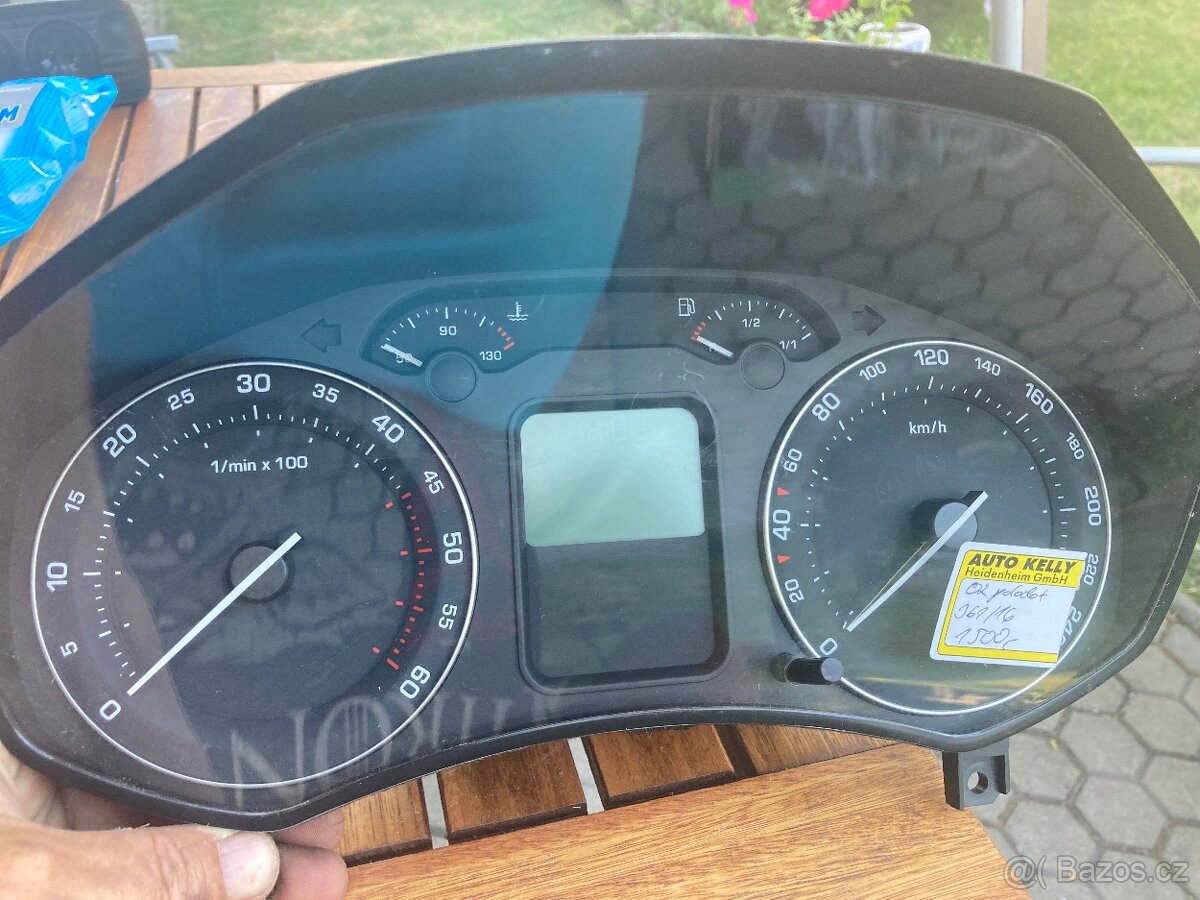 Polodot octavia 2 s pinem
