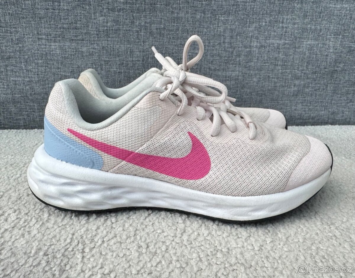 Růžové tenisky Nike, vel. 35,5