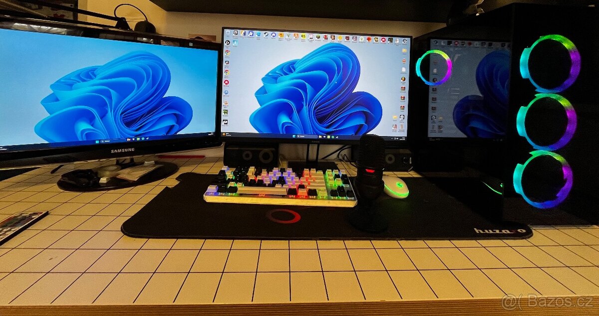 Starší herní pc a monitory