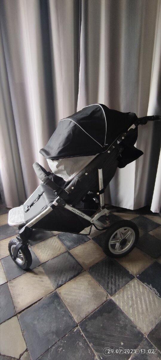 Prodám starší kočárek easy Walker + korba