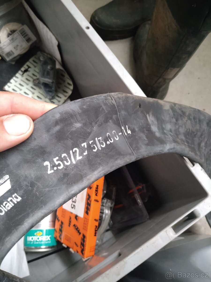 Různé zbytky na KTM 65