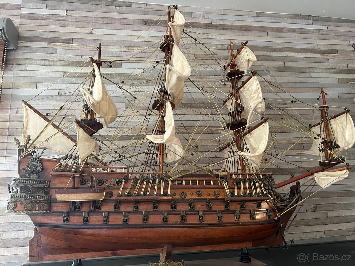 luxusní dekorativní dřevěný model válečné lodi
