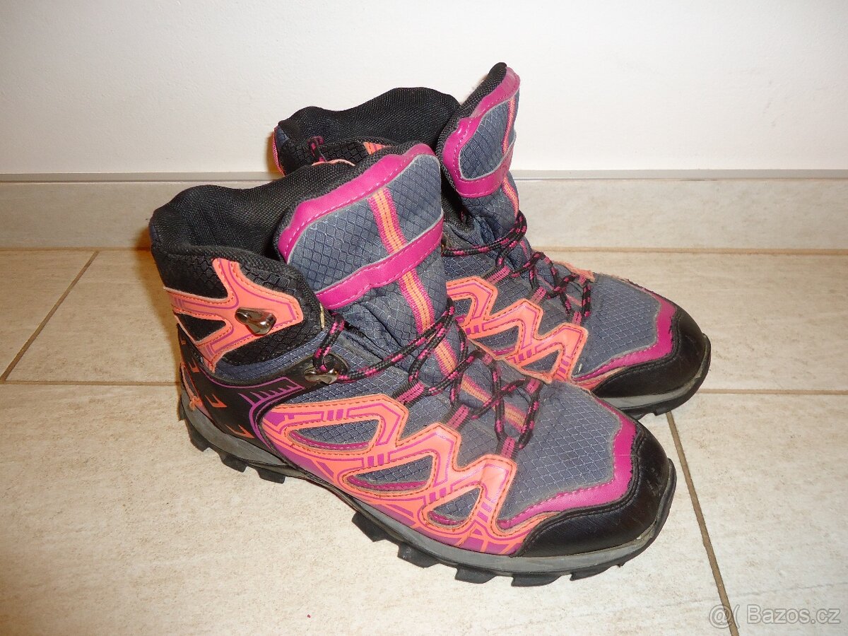 Trekové boty / pohory velikost 38