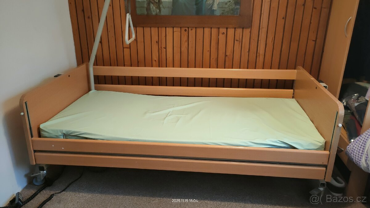Zdravotní polohovací postel