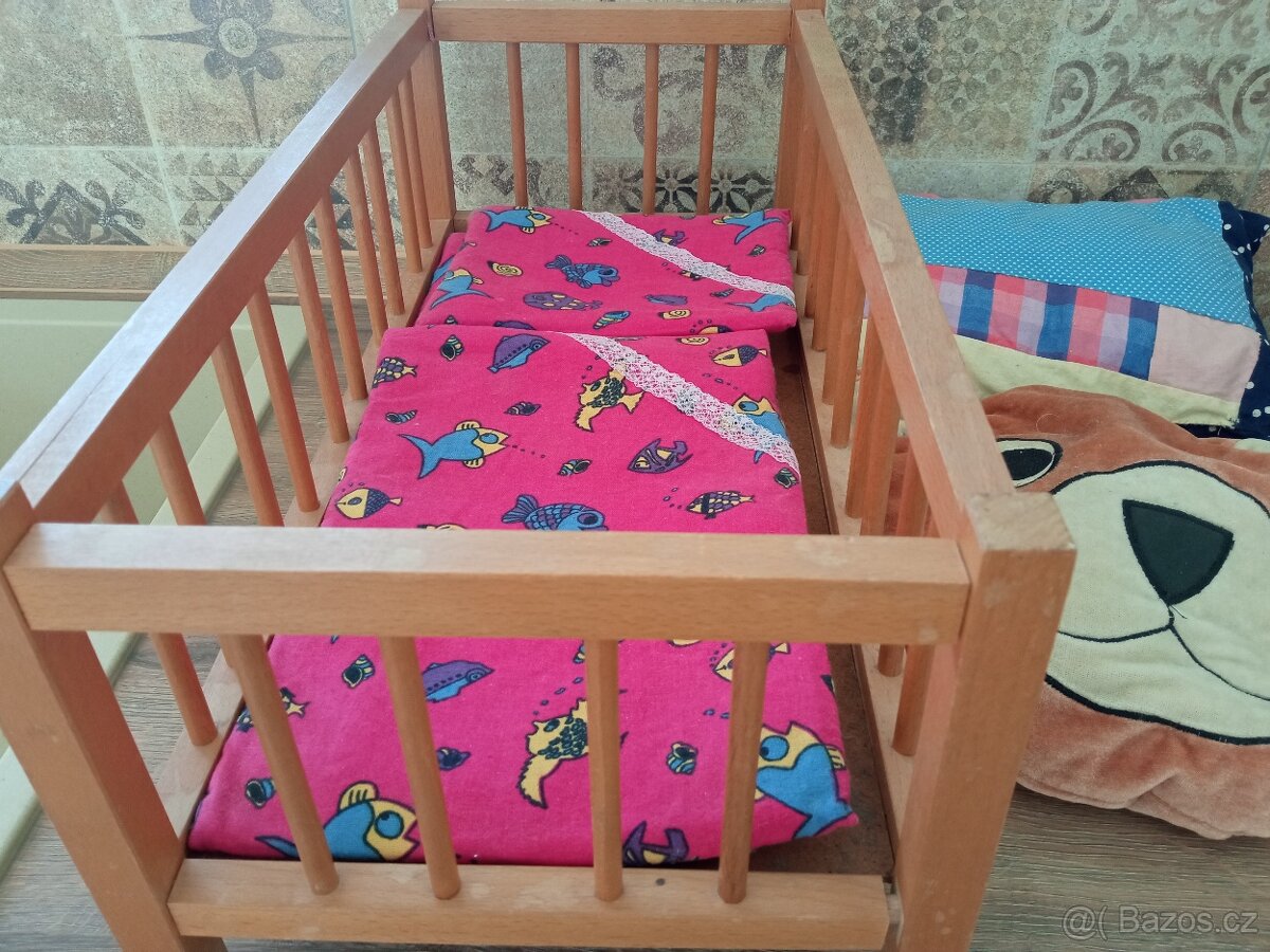 Postýlka pro panenku