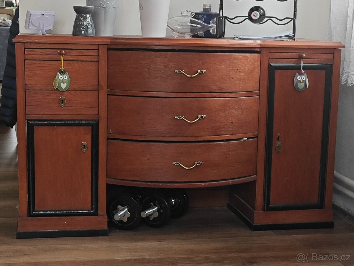 Komoda hodně stará