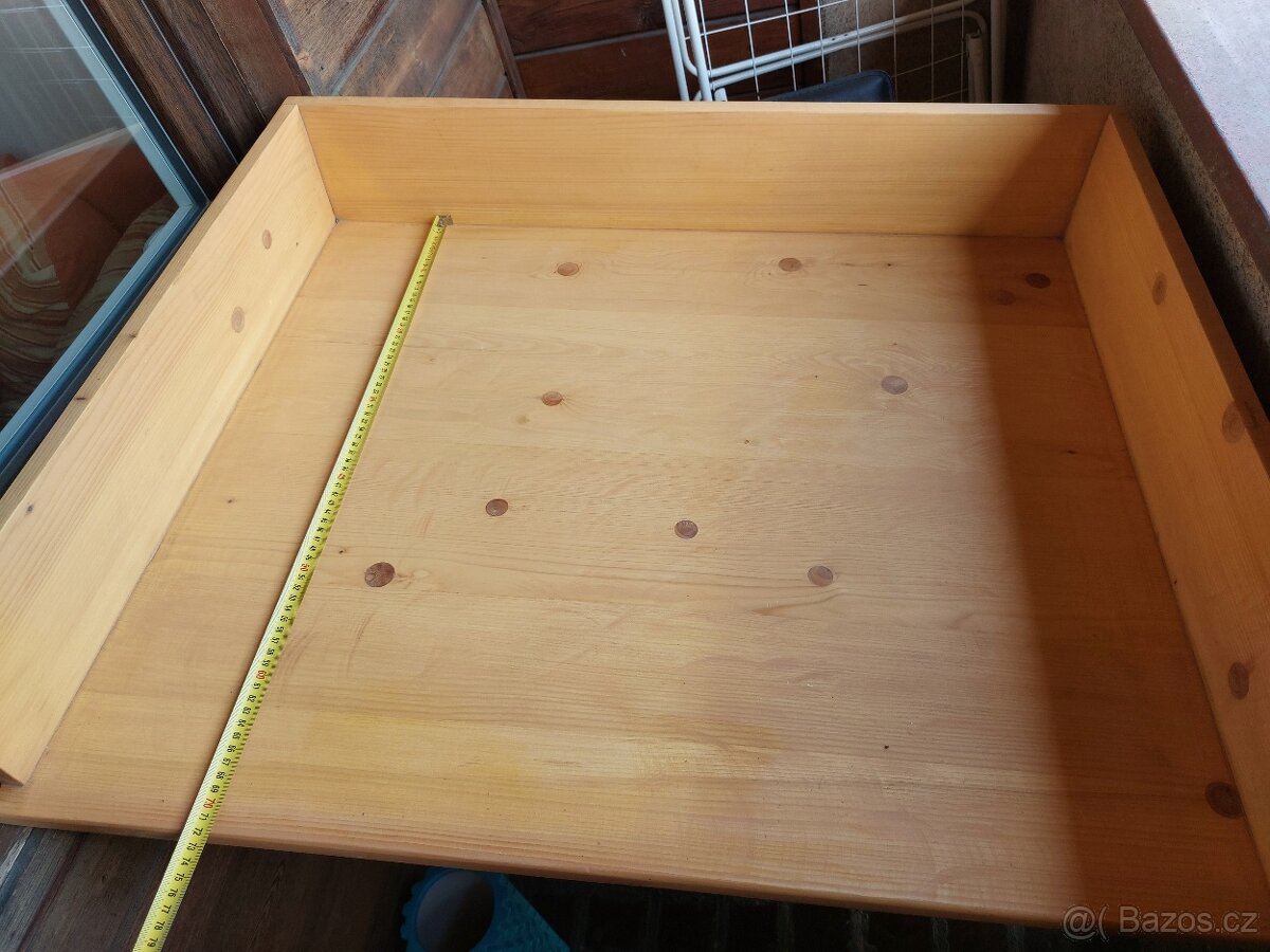 Přebalovací pult velký, čistý