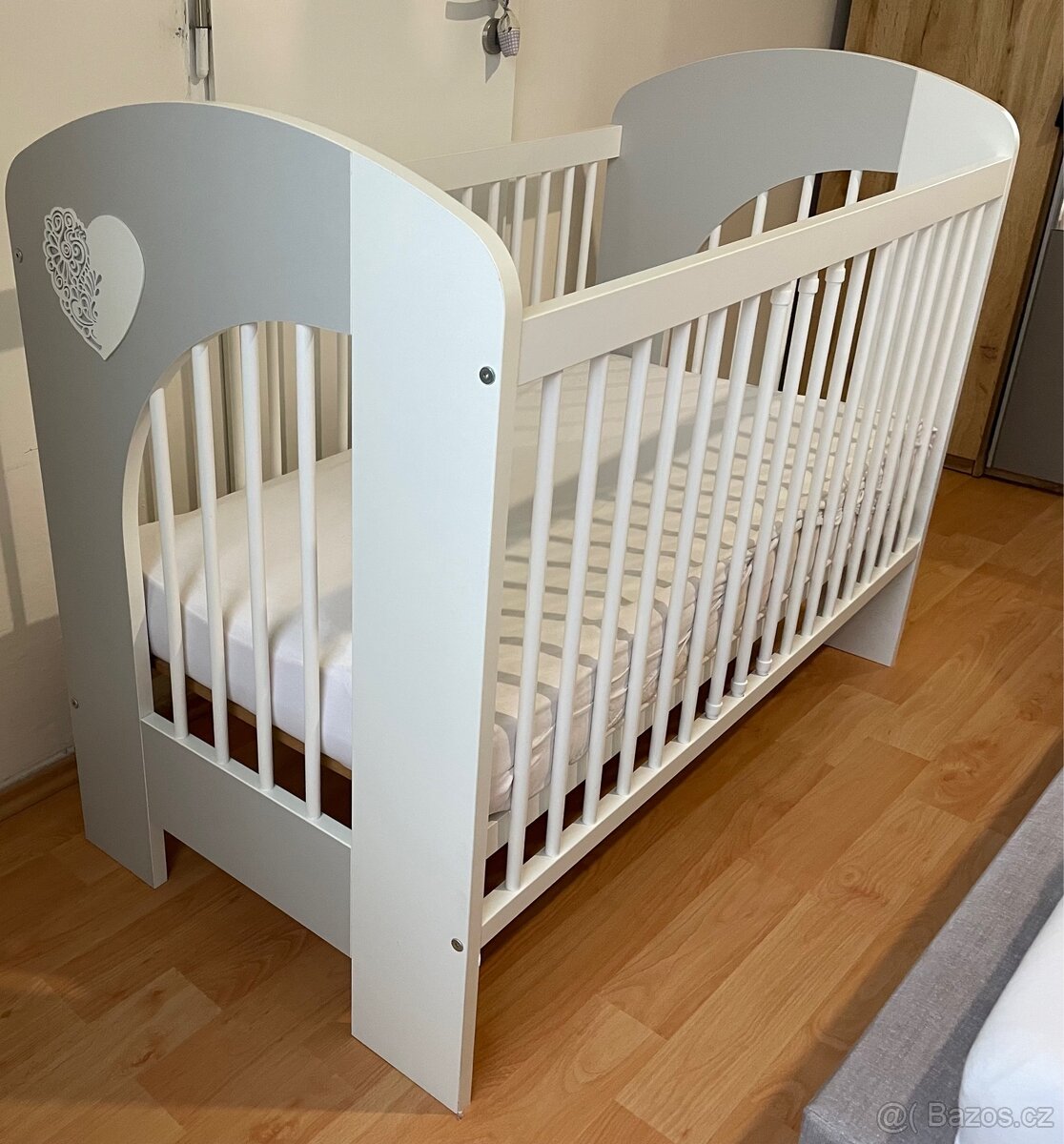 Dětská postýlka Klups Nel Srdíčko bílo/šedá