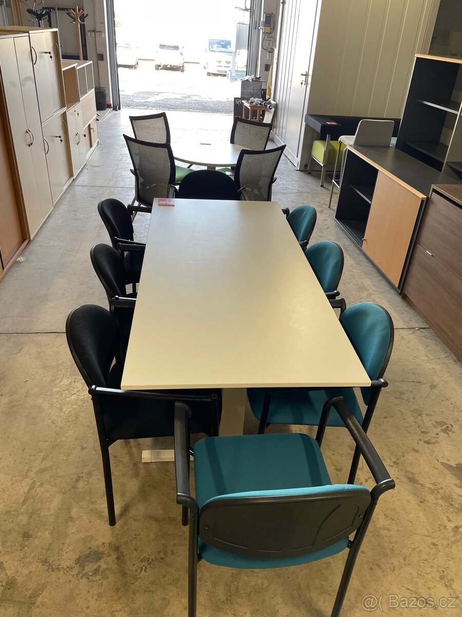 Zasedací stůl