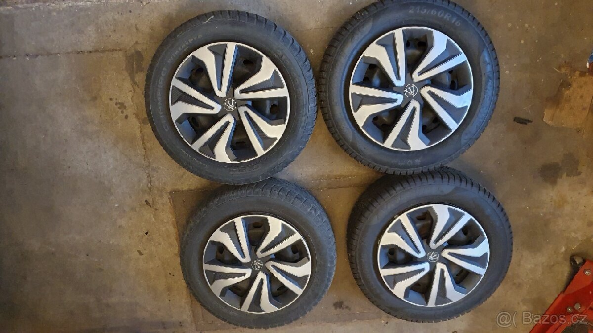Pneu 215/60R16 na plech. diskách VW T4 Multivan