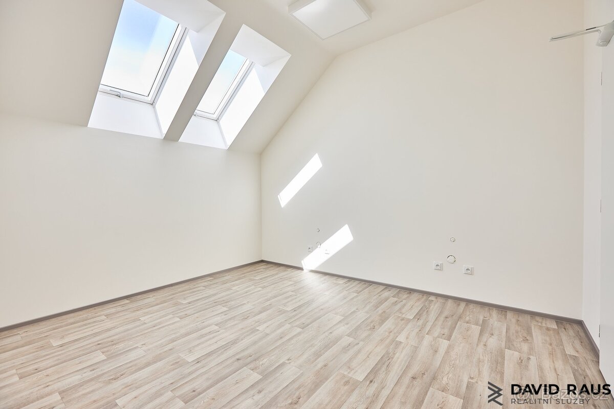 Pronájem kancelářských prostor 14 m2 areál Stará Pošta, Rajh