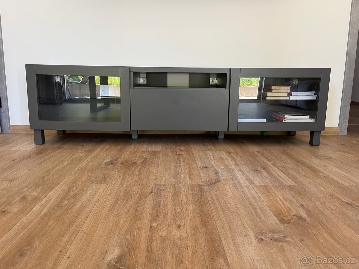 TV stolek IKEA BESTÅ (tmavě šedá)