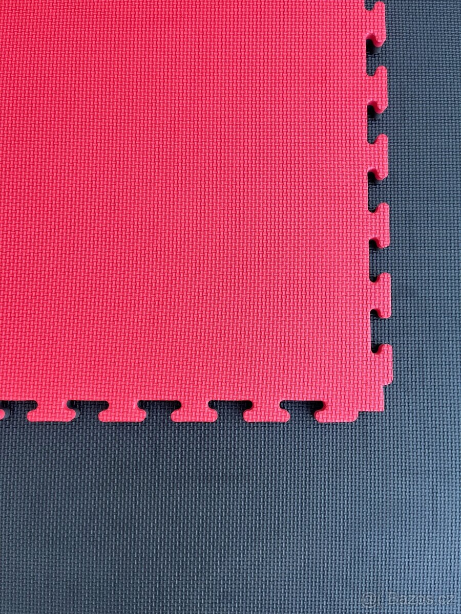 Tatami Champion puzzle červeno - černá 105cm x 105cm x 2cm