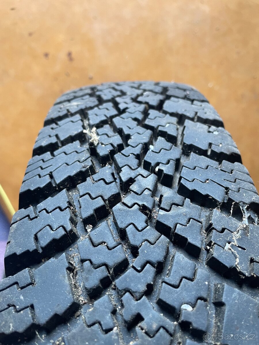Pneu 145 R13