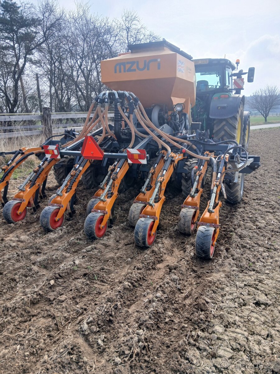 Mzuri secí stroj-strip till (pásové zpracování půdy)
