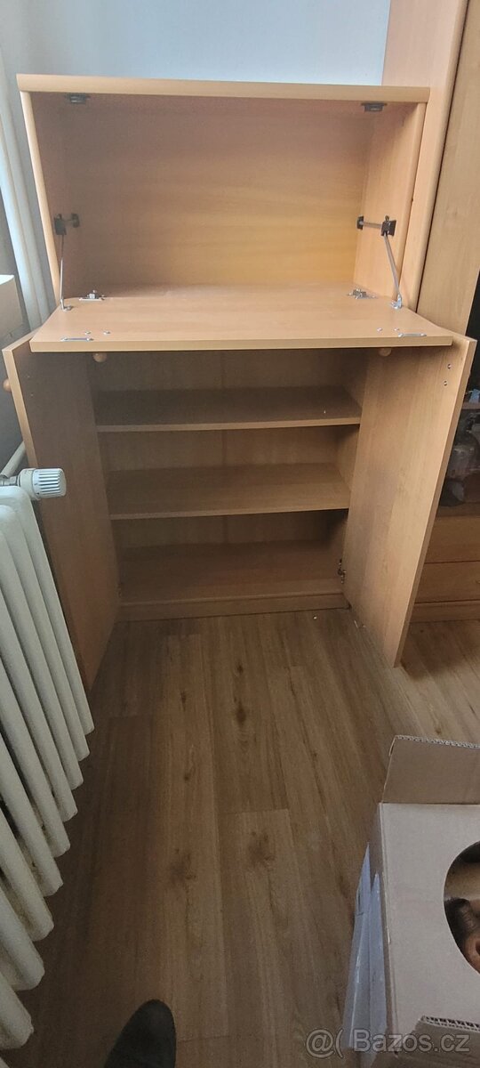 Skříň