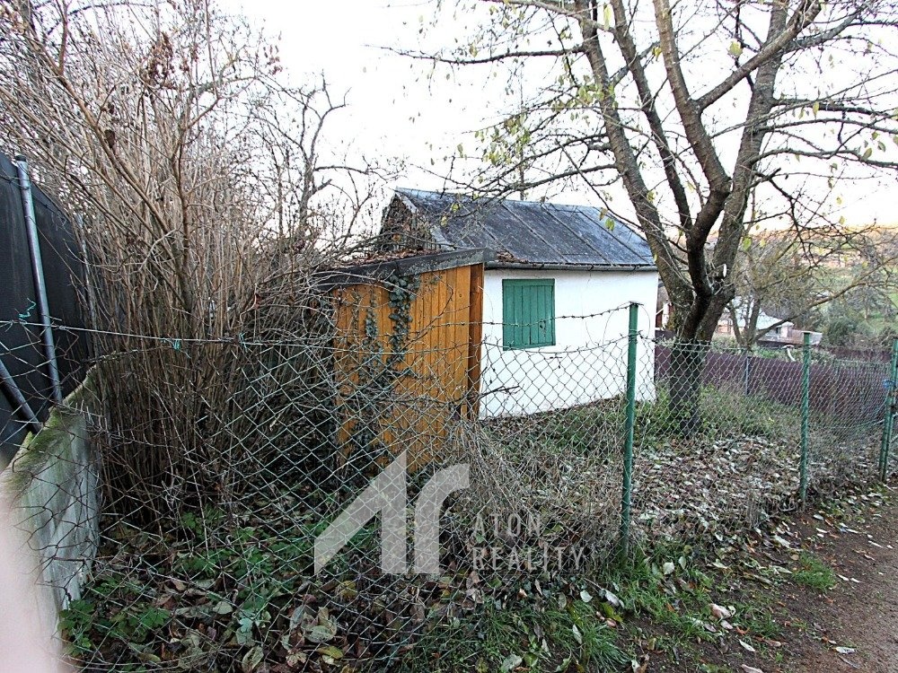 Znojmo – Leska – zahrada o výměře 307 m2 se zahradním domkem