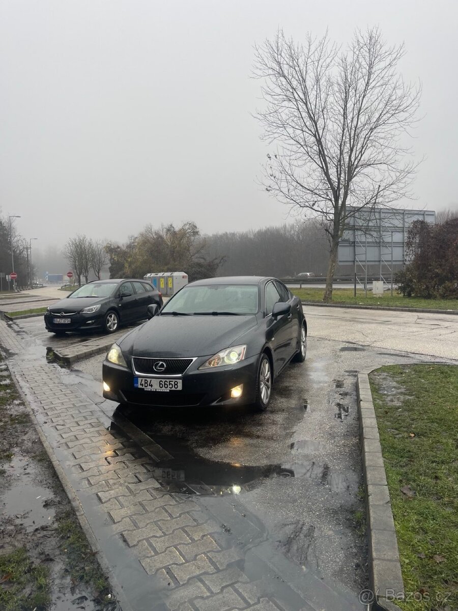 Lexus is220 d