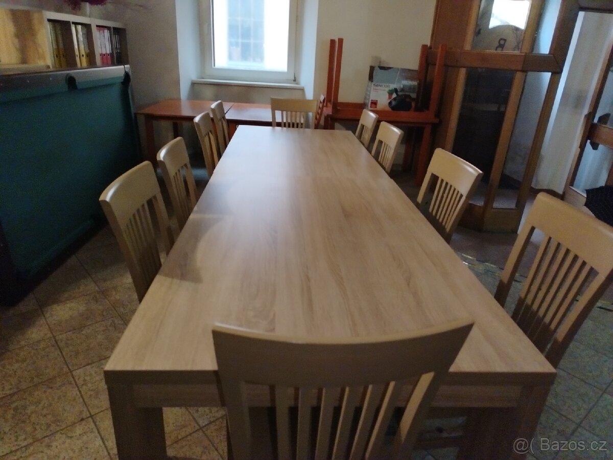 Predám stôl a 5 stoliček 2 ks