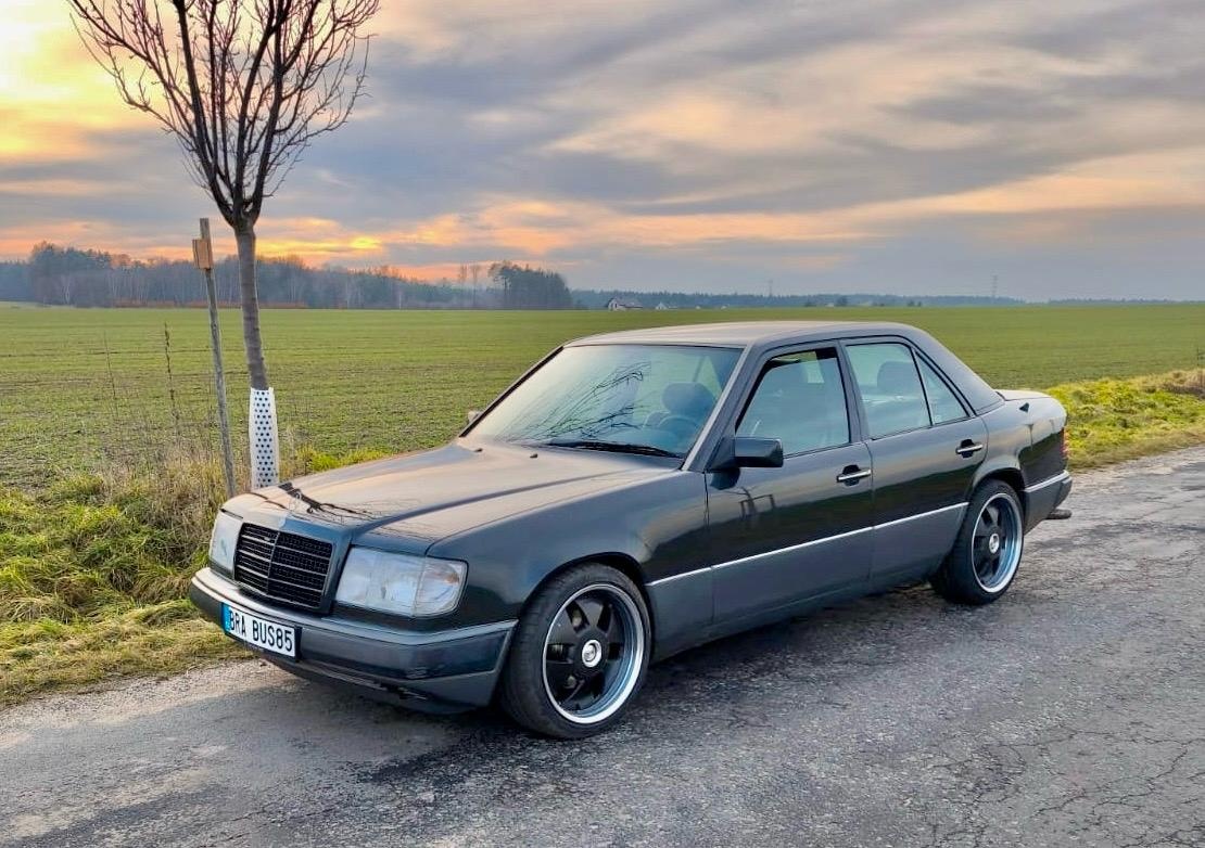 Mercedes W124 260e