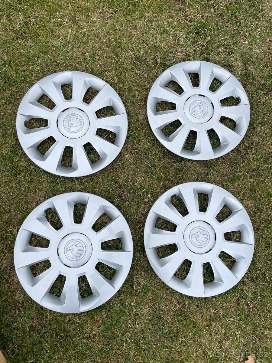 Prodám-Sadu Originál krytu kol Škoda R14