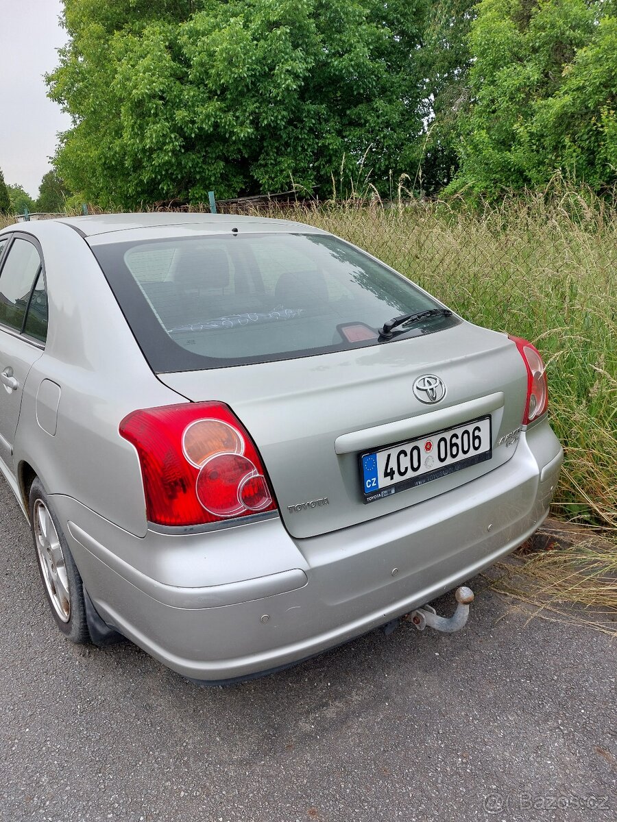 Prodám Tozta Avensis 2l, benzin