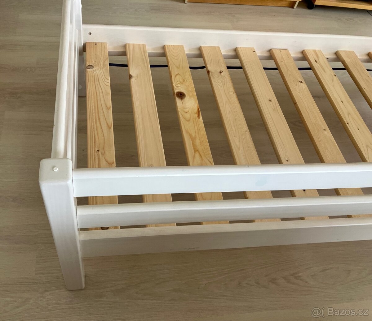 Bílá postel z masivu, 90x200 vč. roštu
