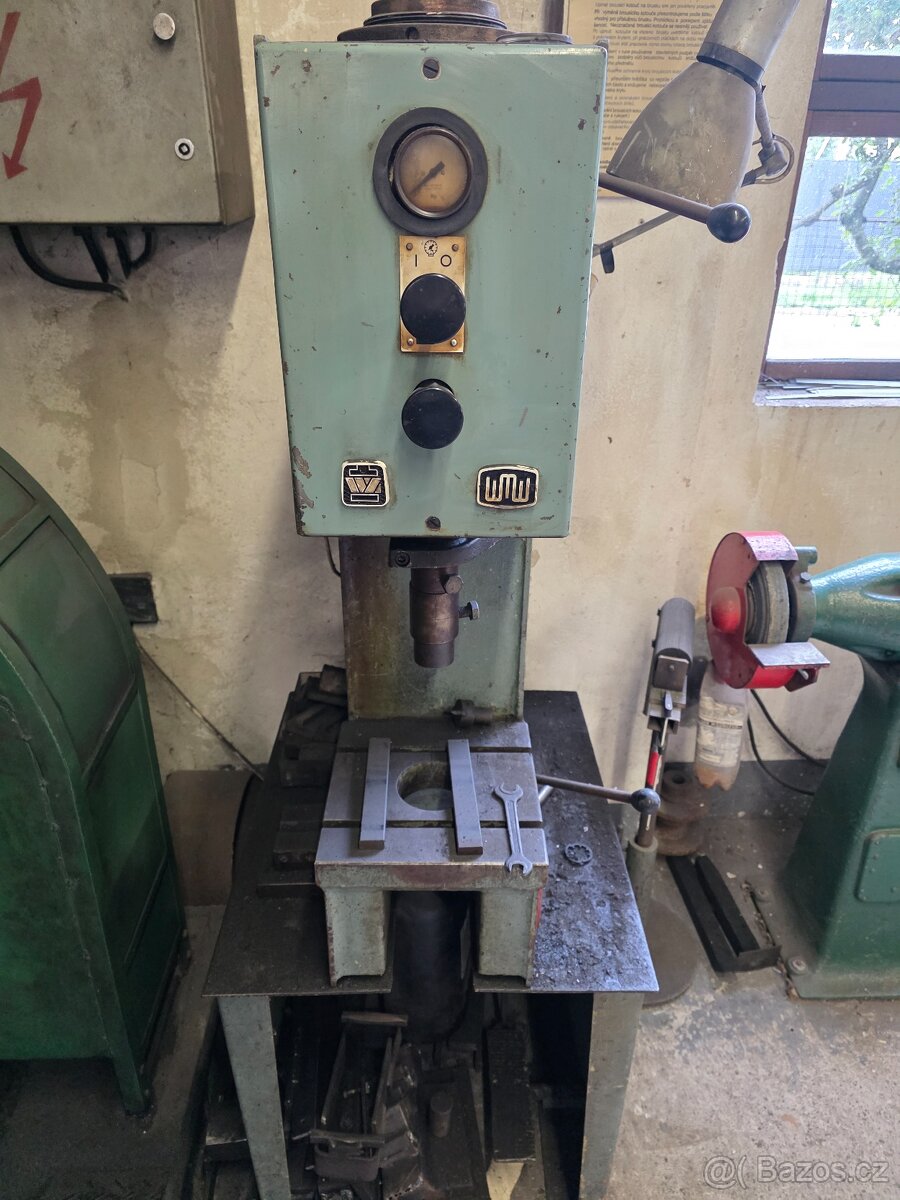 Prodám hydraulický lis