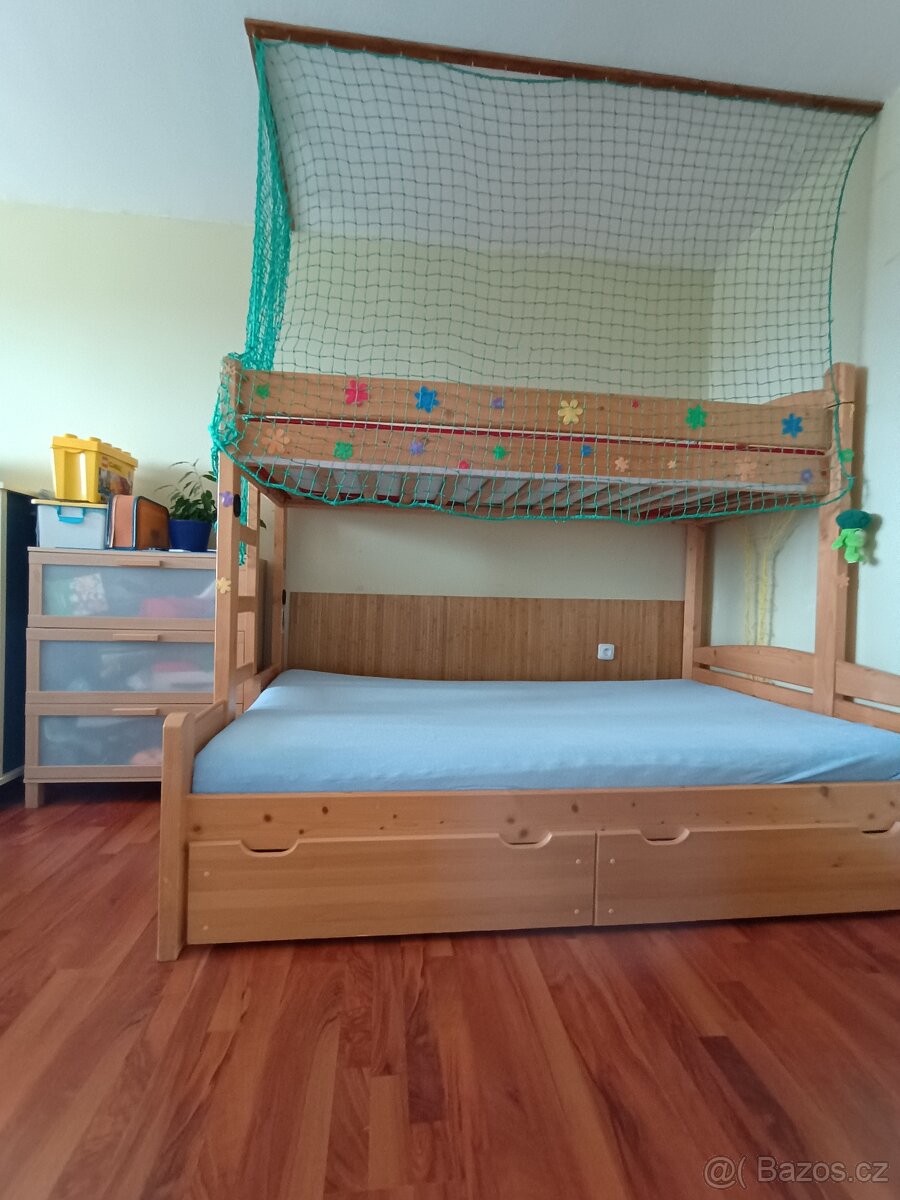 Dvoupatrová postel
