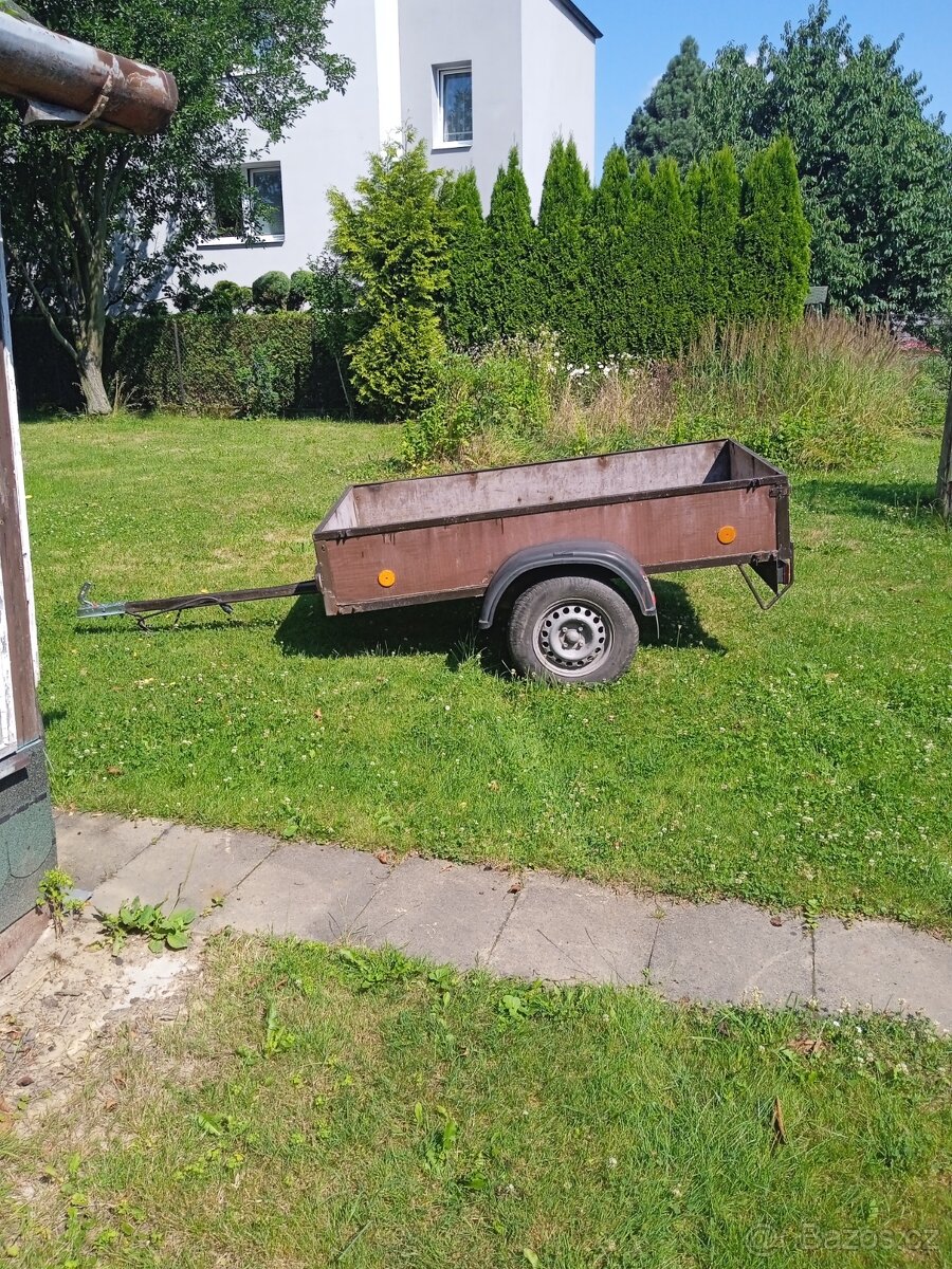 Přívěsný vozík