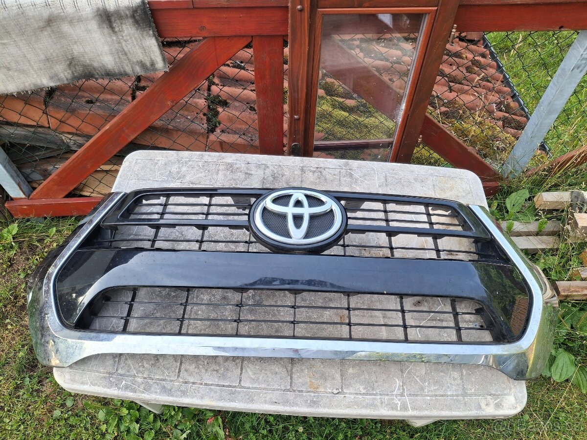 Toyota hilux maska