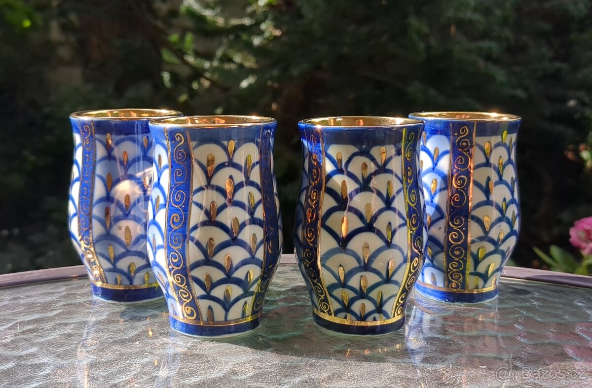 Zdobené porcelánové šálky - 4 ks