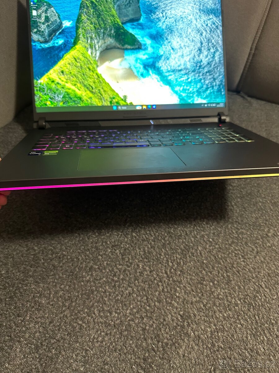 Prodám ASUS ROG Strix G18 (G814JI) – výkonný herní notebook