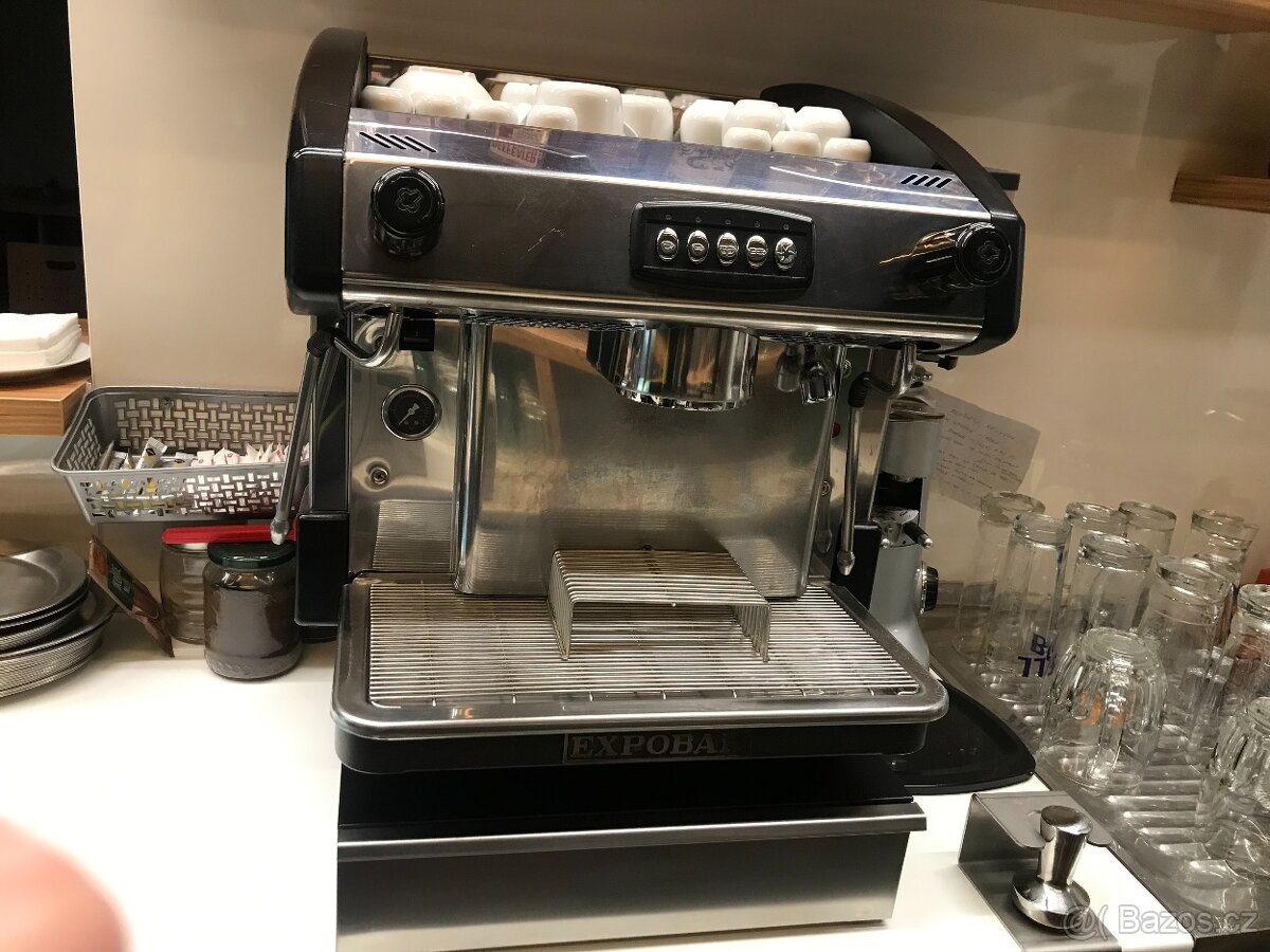 Prodám kávovar Expobar včetně veškerého příslušenství.