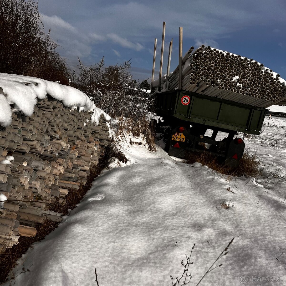 DARUJI - ZA ODVOZ - SLOUPKY PLASTOVÉ - VHODNÉ PRO PLOT