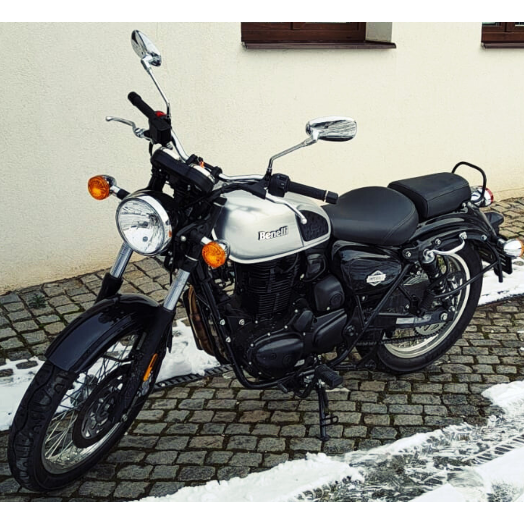 BENELLI - IMPERIALE 400 - STŘÍBRNÁ - PŘEDVÁDĚCÍ