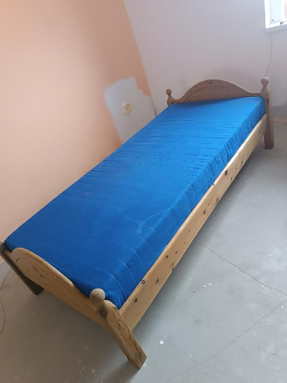 Postel dřevo masív 90cm x 200cm včetně roštu a matrace