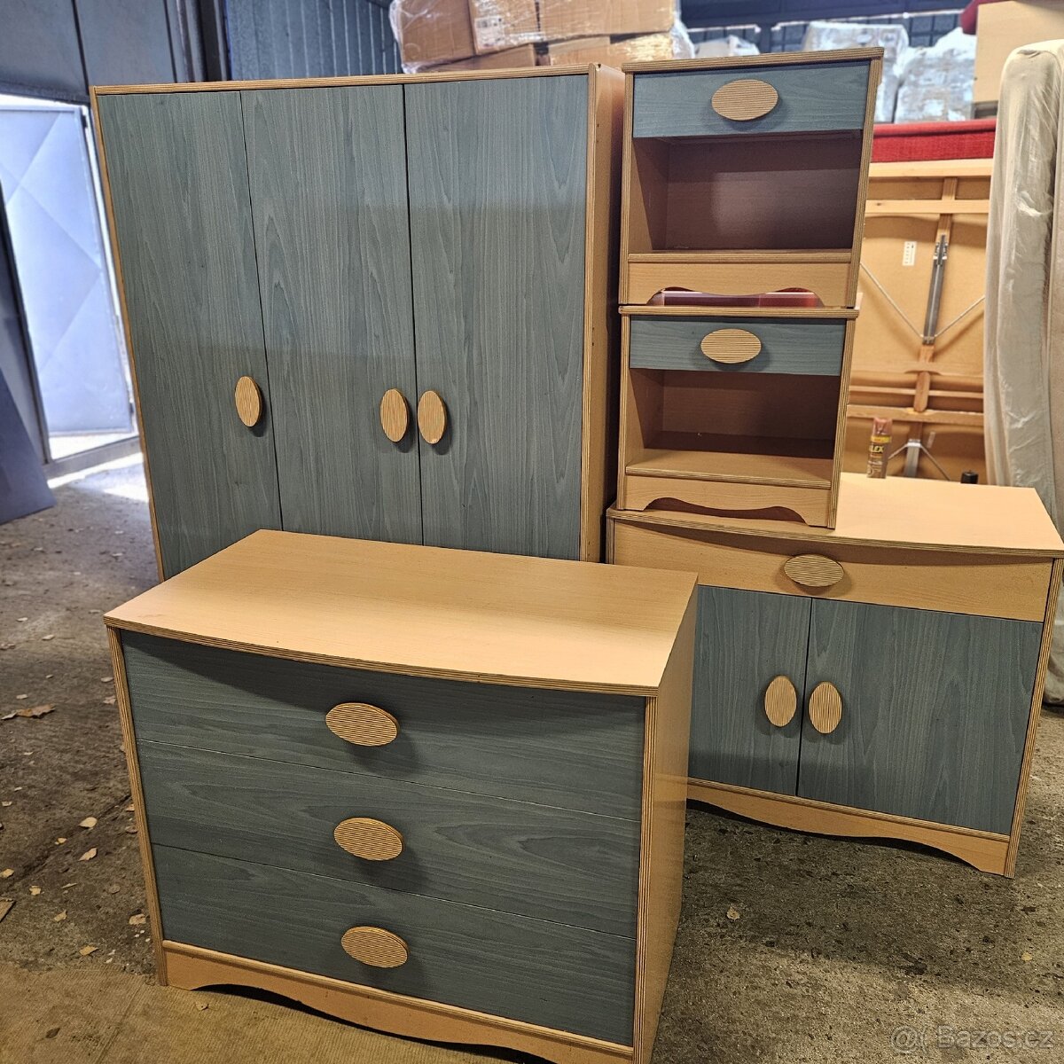 Prodám stěnu z masivu