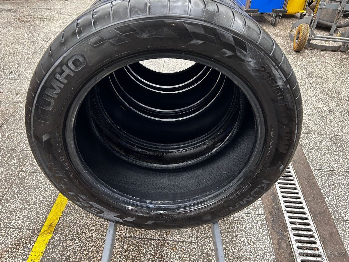 Letní pneu kumho ecsta 235/50/18
