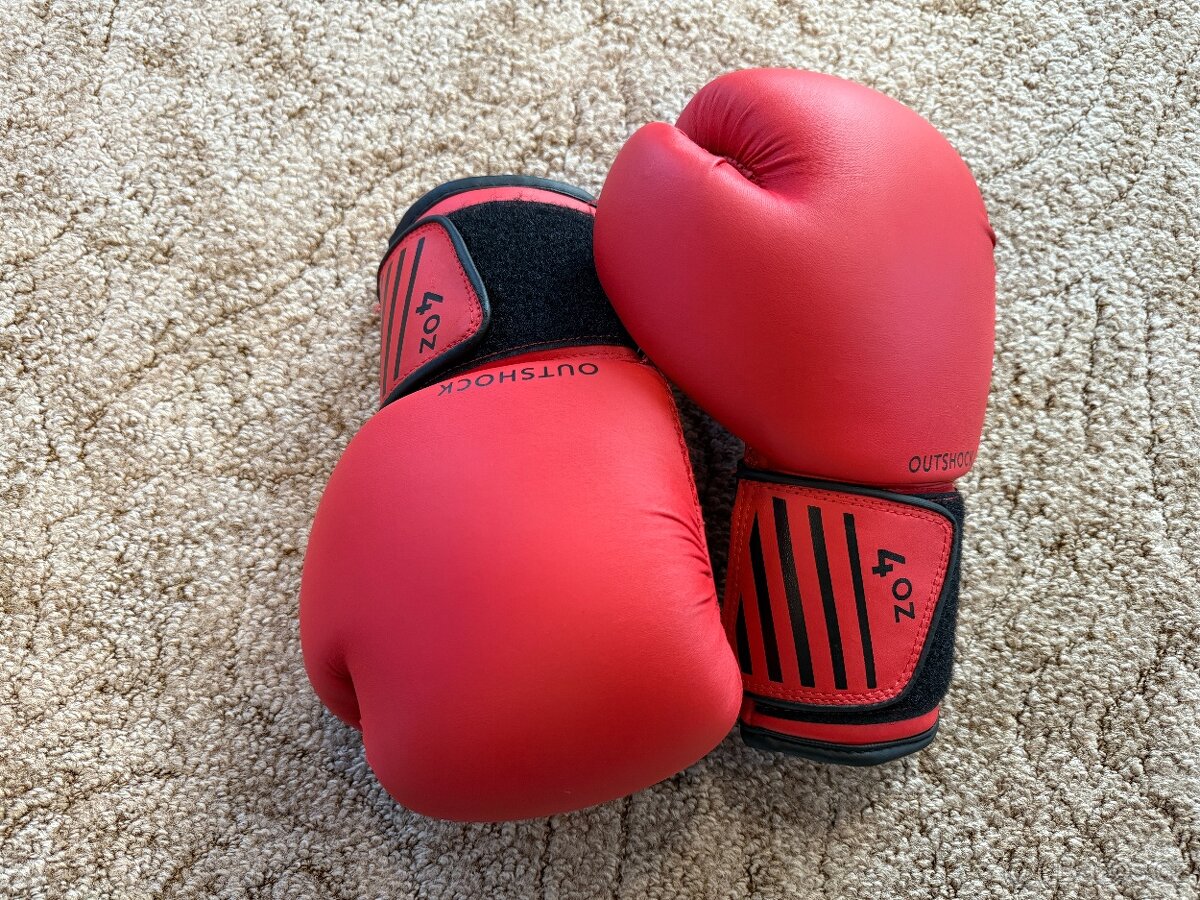 OUTSHOCK Boxerské rukavice 4oz