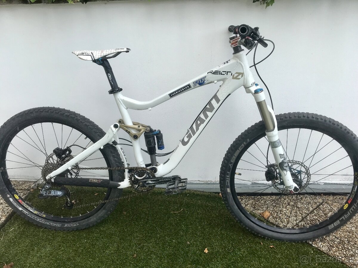 celoodpružené kolo Giant Reign 26" M
