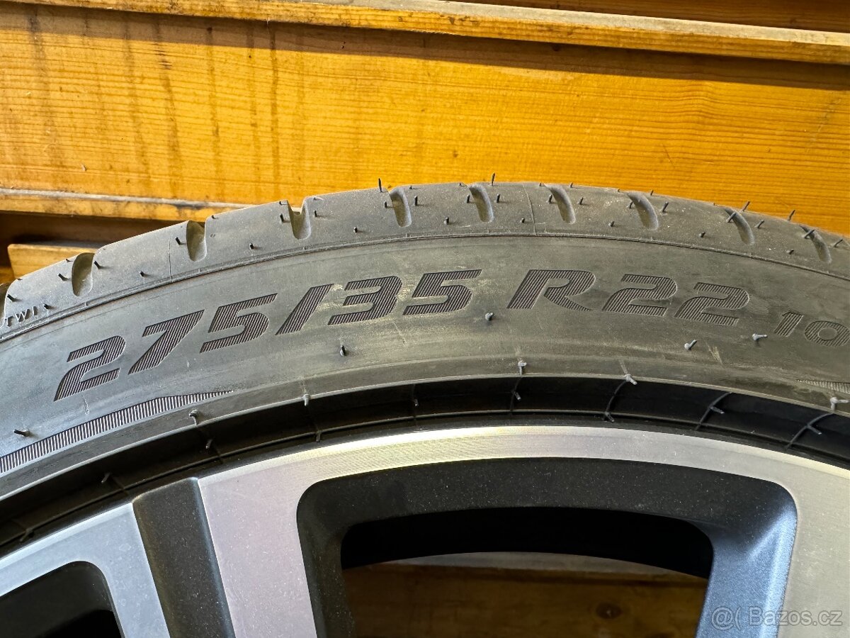 Pirelli R22. 275 35 R22