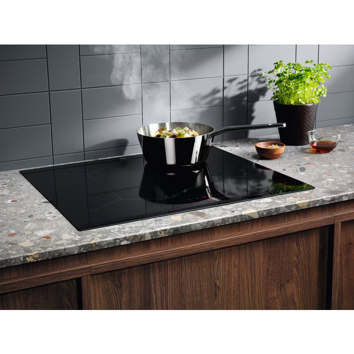 Indukční varná deska Electrolux EIT61443B NOVÁ