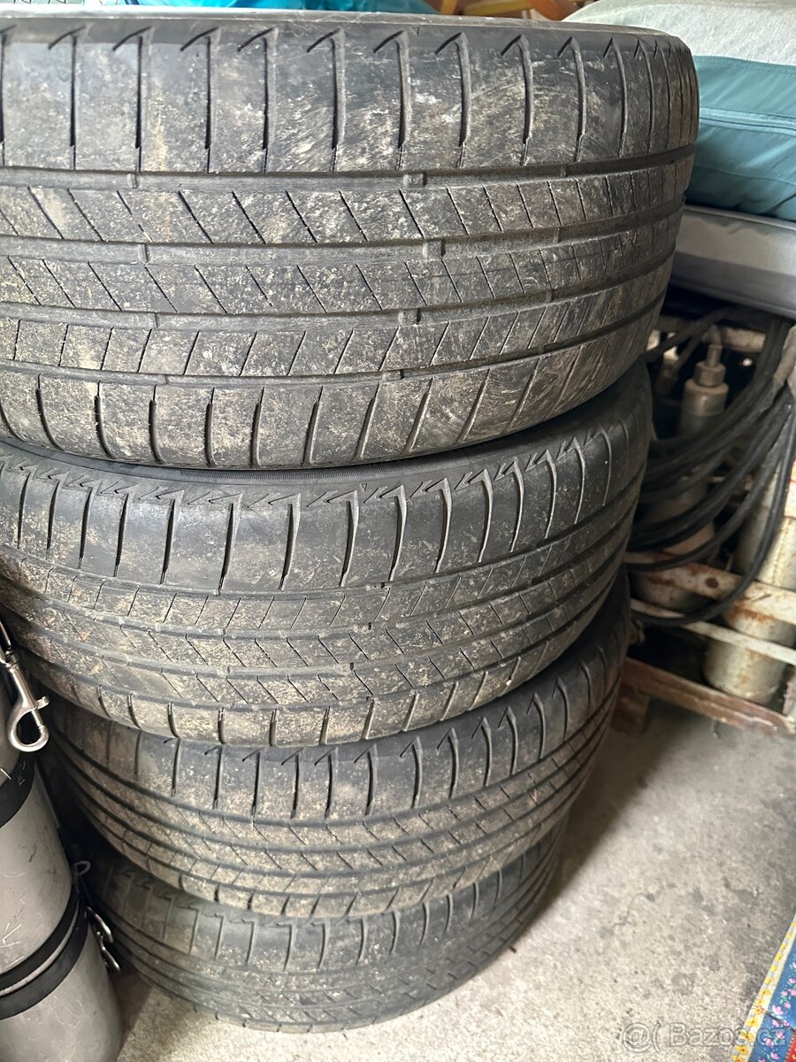 Bridgestone Turanza 235/45 R18