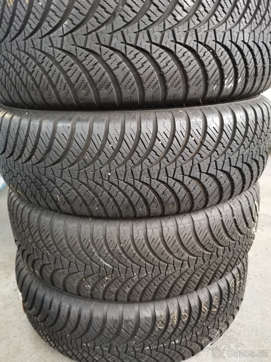 celoroční pneu 215/65R17 Falken