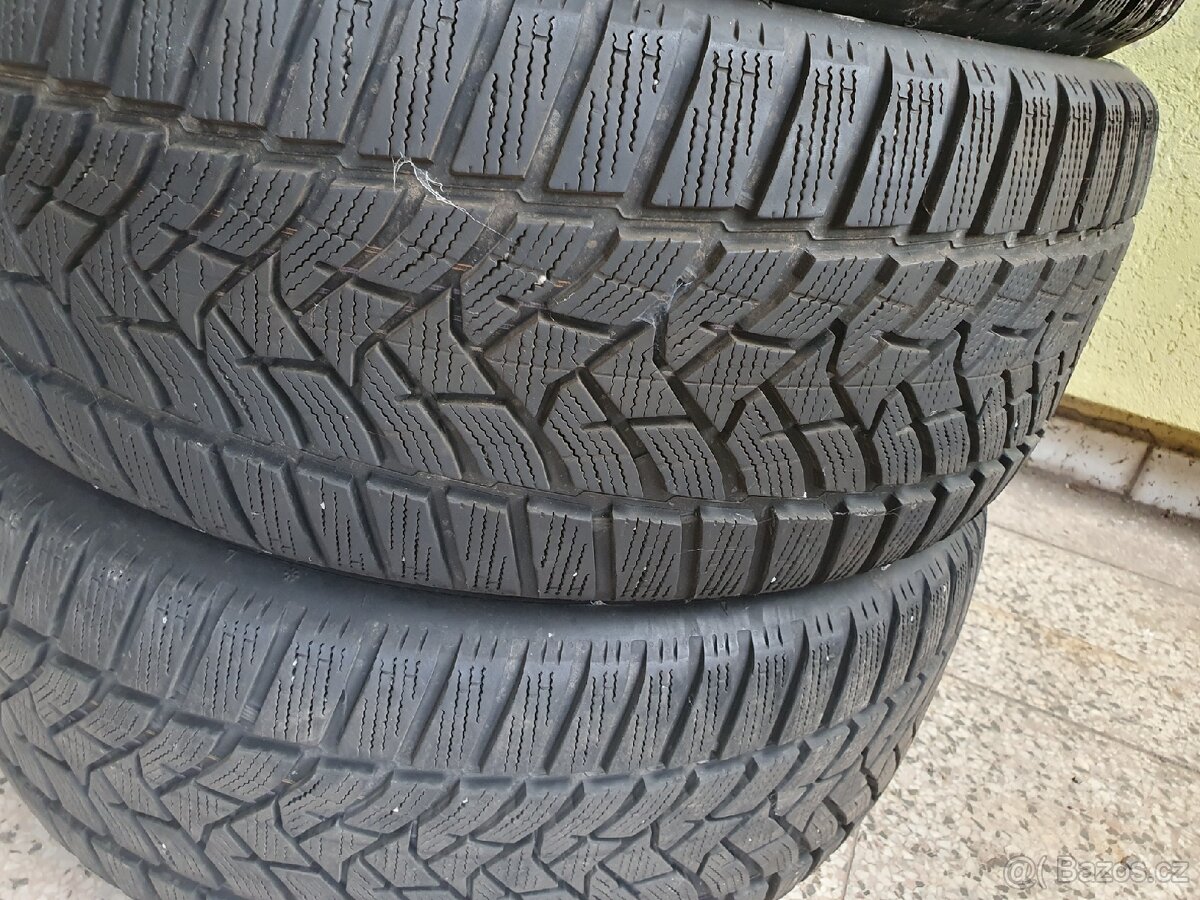 235 / 50 R 18